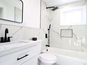 14a Earl Place, Amity Harbor NY 11701