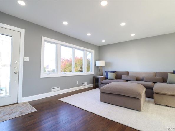 14a Earl Place, Amity Harbor NY 11701