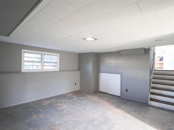 14a Earl Place, Amity Harbor NY 11701