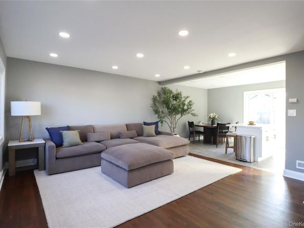 14a Earl Place, Amity Harbor NY 11701