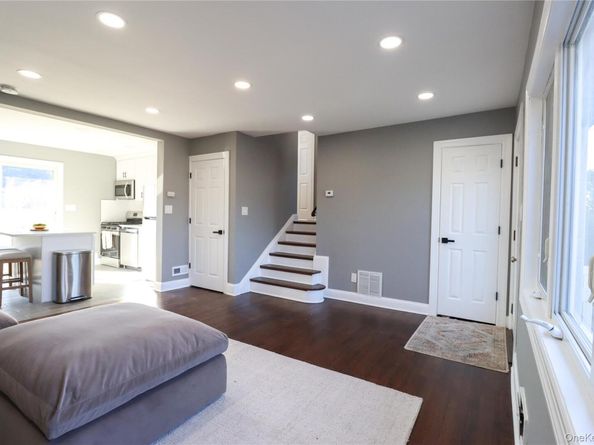 14a Earl Place, Amity Harbor NY 11701