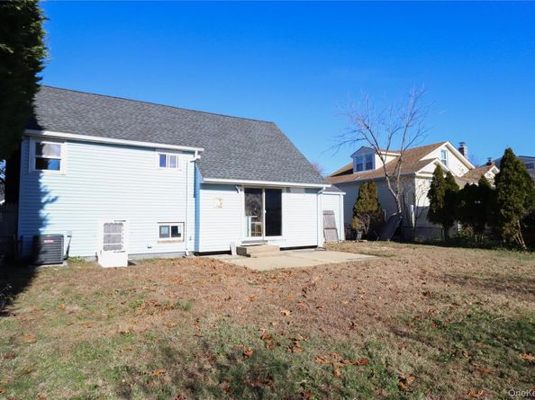 14a Earl Place, Amity Harbor NY 11701