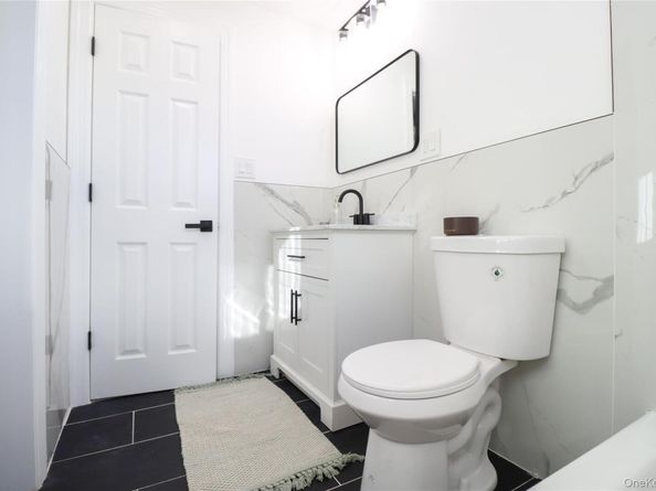 14a Earl Place, Amity Harbor NY 11701