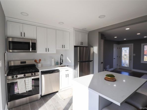 14a Earl Place, Amity Harbor NY 11701