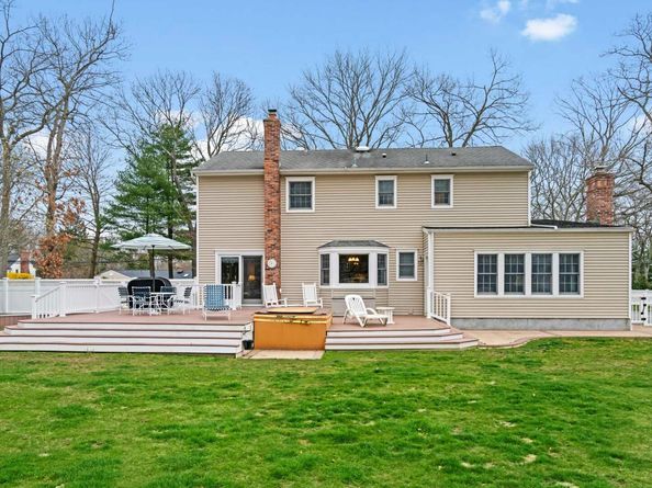 14 Hillside Avenue, Saint James NY 11780