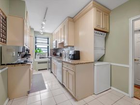1 Town House Place Apt 2E, Great Neck NY 11021