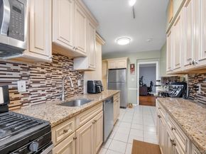 1 Town House Place Apt 2E, Great Neck NY 11021