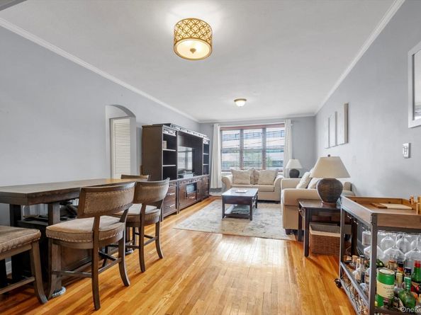 1 Town House Place Apt 2E, Great Neck NY 11021