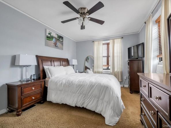 1 Town House Place Apt 2E, Great Neck NY 11021