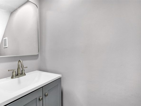 62-22 80th Road, Glendale NY 11385