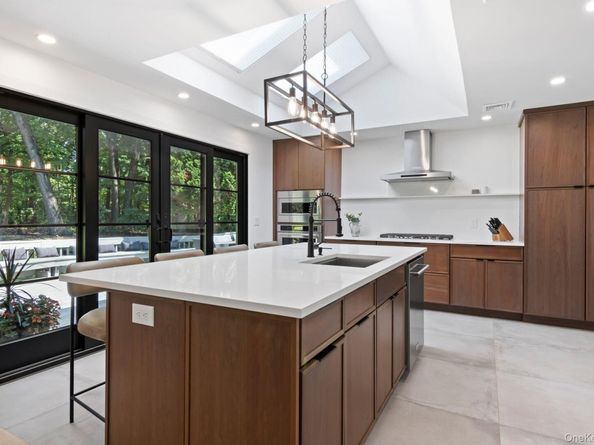 79 Brookhill Lane, Huntington NY 11743