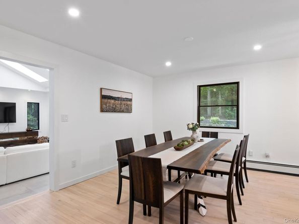 79 Brookhill Lane, Huntington NY 11743
