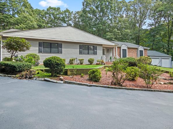 79 Brookhill Lane, Huntington NY 11743