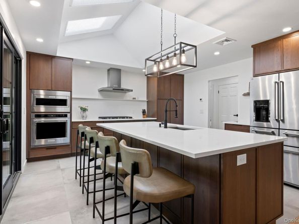 79 Brookhill Lane, Huntington NY 11743