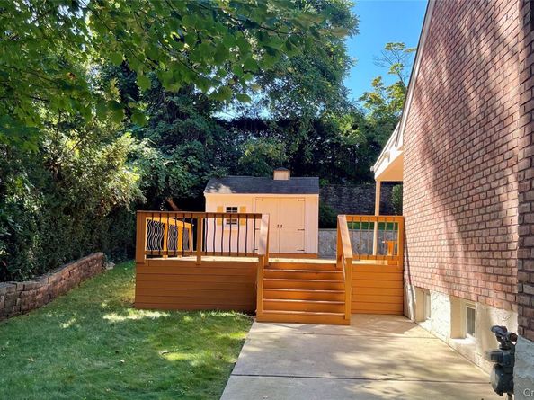 39 Oakdale Road, Roslyn Heights NY 11577