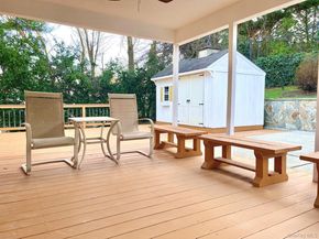 39 Oakdale Road, Roslyn Heights NY 11577