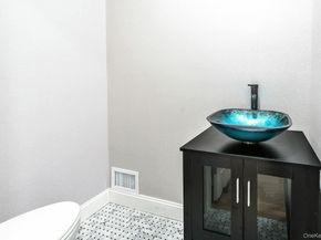 539 Split Rock Road, Syosset NY 11791