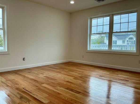 139 Miller Avenue SW, Amityville NY 11701