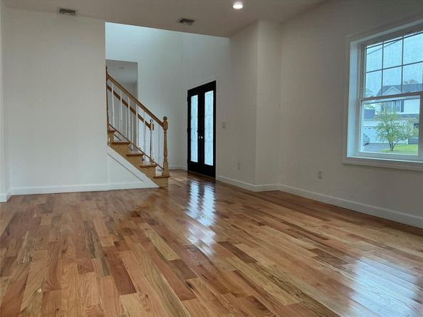 139 Miller Avenue SW, Amityville NY 11701