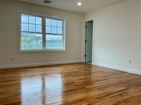 139 Miller Avenue SW, Amityville NY 11701