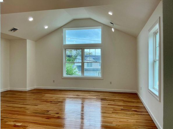 139 Miller Avenue SW, Amityville NY 11701