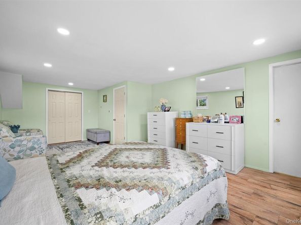21 Westgate Road, Massapequa Park NY 11762