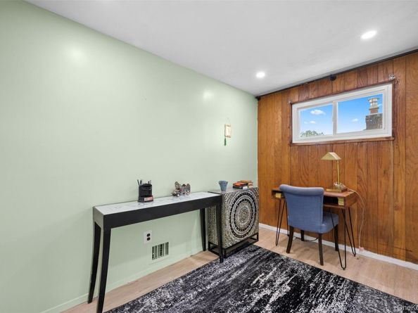 21 Westgate Road, Massapequa Park NY 11762