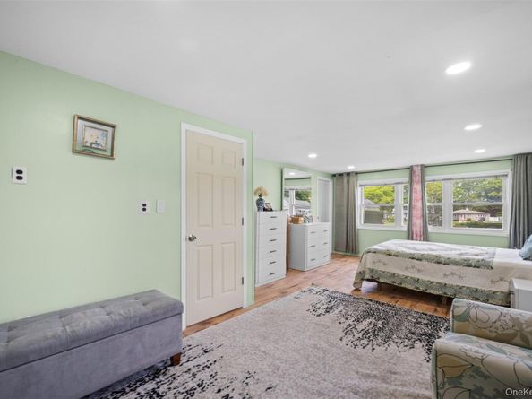 21 Westgate Road, Massapequa Park NY 11762