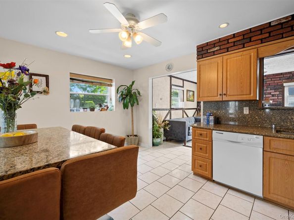 21 Westgate Road, Massapequa Park NY 11762