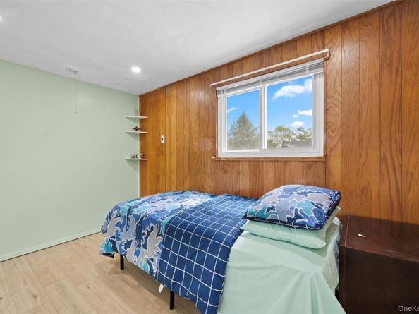 21 Westgate Road, Massapequa Park NY 11762