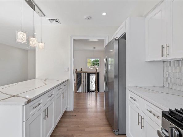 8 April Avenue, Dix Hills NY 11746