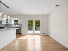8 April Avenue, Dix Hills NY 11746