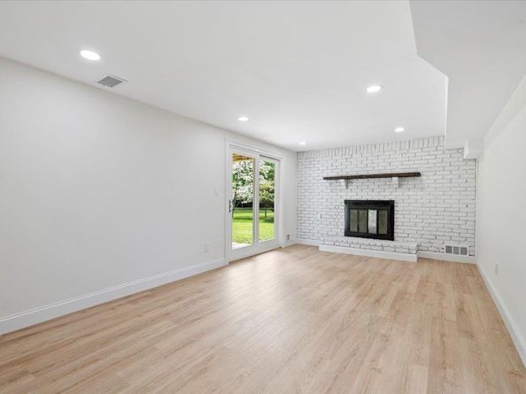 8 April Avenue, Dix Hills NY 11746
