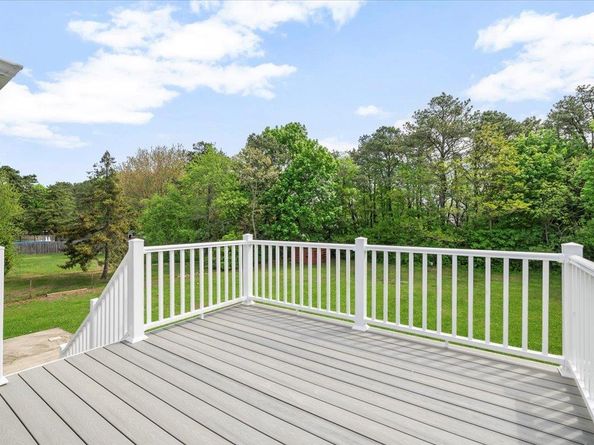 8 April Avenue, Dix Hills NY 11746