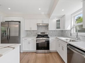 8 April Avenue, Dix Hills NY 11746