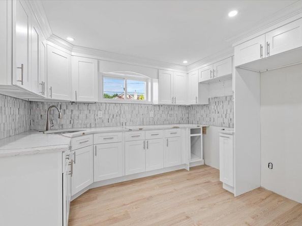 8 April Avenue, Dix Hills NY 11746