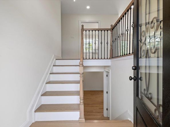 8 April Avenue, Dix Hills NY 11746