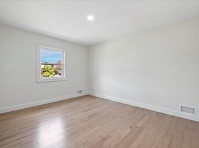 8 April Avenue, Dix Hills NY 11746
