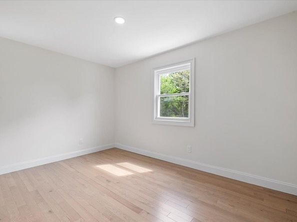 8 April Avenue, Dix Hills NY 11746