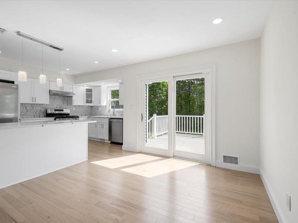 8 April Avenue, Dix Hills NY 11746