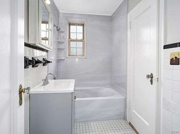 151 Centre Avenue 5D, New Rochelle NY 10805