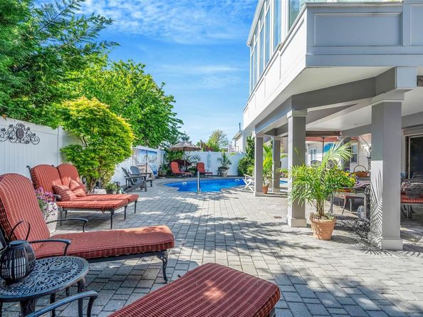 100 Mark Lane, Atlantic Beach NY 11509