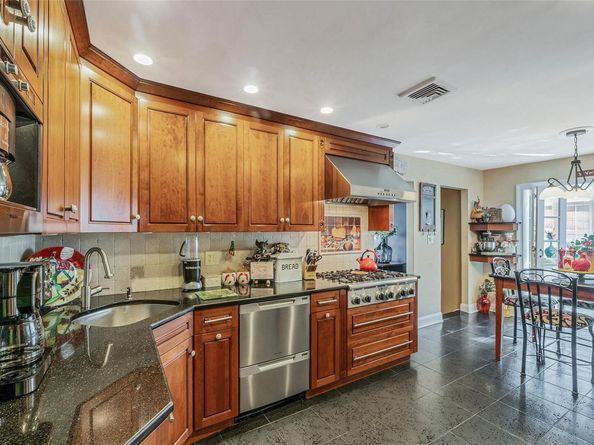 100 Mark Lane, Atlantic Beach NY 11509