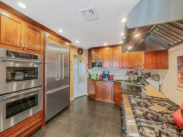 100 Mark Lane, Atlantic Beach NY 11509