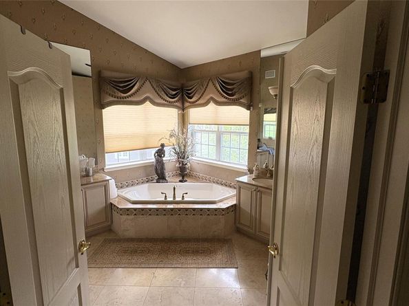 5 Hamlet Drive, Mount Sinai NY 11766