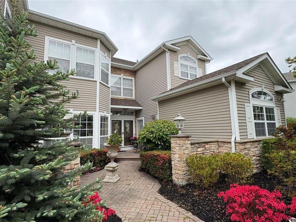 5 Hamlet Drive, Mount Sinai NY 11766