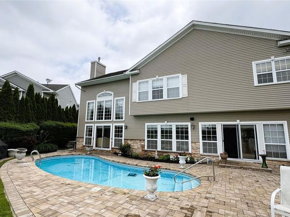 5 Hamlet Drive, Mount Sinai NY 11766
