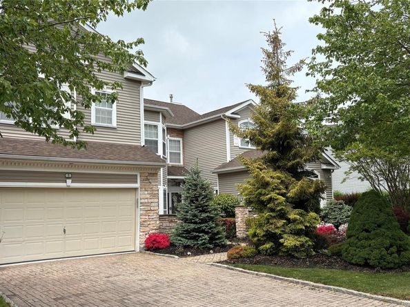 5 Hamlet Drive, Mount Sinai NY 11766