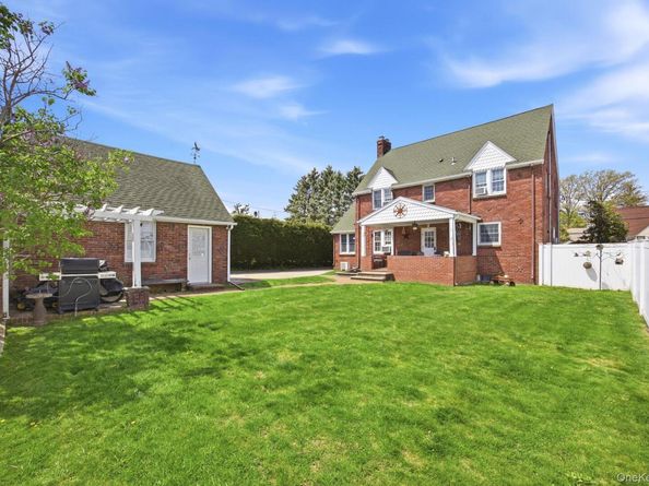 110 Bedford Avenue, Garden City Park NY 11040