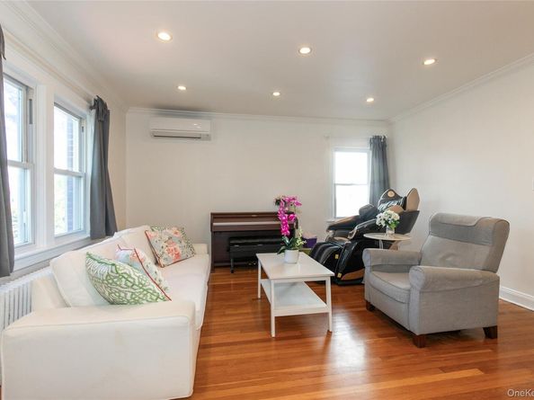 1067 Theodora Street, Franklin Square NY 11010
